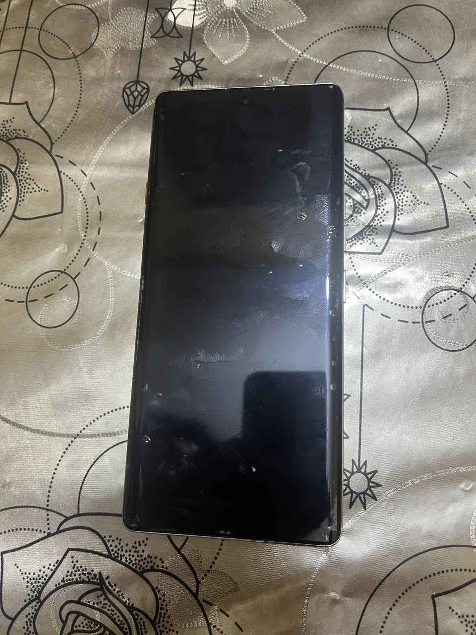 للبيع‼️
متوفر tecno camon 40 pro 5G جهاز نضيف واخو الجديد وبعده على ضمان الوكاله ومكفول من كلشي لا مفتوح ومابيه أي عطل السعر:-400الف 
العنوان البصرة العالية
الرقم:-***********
