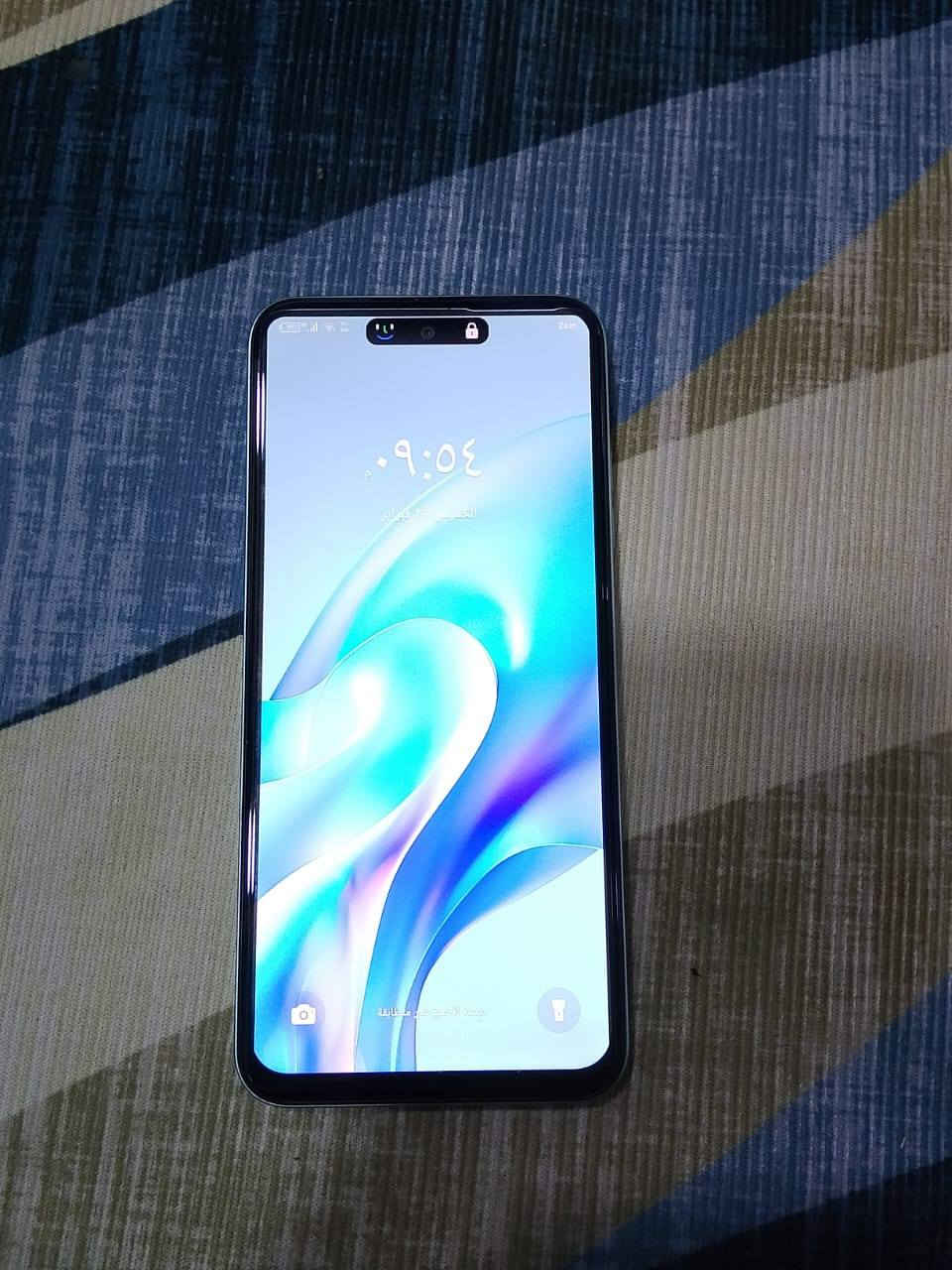 السلام عليكم عندي هذا الموبايل نظيف جديد شرط كل شيء ما بيه ذاكره 64 رام 4 + 4 واتساب ***********
