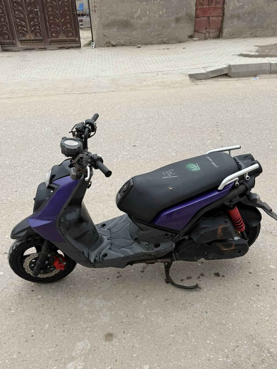 سلام عليكم
سكنس جبلي  دراجه جديده حاويه قبل شهرين اخذته حتى ما مشت هواي  
موديل 2012 . سعرها 1600
***********
