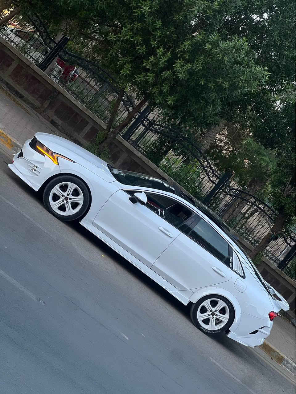 سلام عليكم
Kia k5 gt line 1.6 torbo

نضام الدفع AWD
موديل 2022
فول مواصفات 
بصمه تشغيل 
بصمه دخول بابين ذكيه صندوق ذكي 
بانوراما فتحتين 
رادار امامي 
كامره بالجامه تحديد المسار 
رادارات خلفيه نقاط عمياء 
اشاير بالمري وتدفئه بالمرايه 
6 عدسات اماميه 
لد نهاري برتقالي 🟠
بلوجكترات اماميه 
لد لخلفي مسطره 
ويل حجم 18 
شاشه كبيره تحكمات القياده من داخل الشاشه
كشنات جلد اسود 
كشنات كهرباء 
تدفئة كشنات 
تدفئة ستسرن 
ستيرن حرف D رياضي كاربون 
نفكيشن 
اوتو هولد 
سايد بريك دكمه 
شحن لاسلكي 
مع مخارج شحن جارج فاست تدعم ابل كار بلي واندرويد اوتو مع منافذ شحن خلفيه 
داخل اسود بالكامل 

 الاضافات والتزويد 
المكينه عليه بلكات ريسنك 
نوزلات ريسنك 
مجاول ريسنك 
توربو اكبر 
وعطاس توربو 
برمجه سيفتي 
سستم اكزوز كامل بورلا اتاك 
سبيسرات 4 
وايد بدي كامل موجود 
كت لحايه ودوس ودفيوزر وزعانف اصلي 
سكوب جامه خلفي مري باتمان 
سبايدر خلفي اصلي 
اناره محيطيه متحركه اكثر من 100 مود
ارضيات ريزلاين اصليات 
وبعد هواي نواعم 

ضرر بنيد مصلح نفسه وكلير جاملغ وباب خلف السايق وبارد بالباب الي خلف الراكب مصلح تصليح مضبوط كفاله دواخل 
افحص سونار وين ما يعجبك 

السعر 183$ وبيه مجال بسيط مصروف عليه اكثر من هذه الرقم 

للاستفسار 0️⃣7️⃣8️⃣1️⃣0️⃣6️⃣1️⃣4️⃣4️⃣2️⃣9️⃣
*********** واتساب بغداد, العراق
