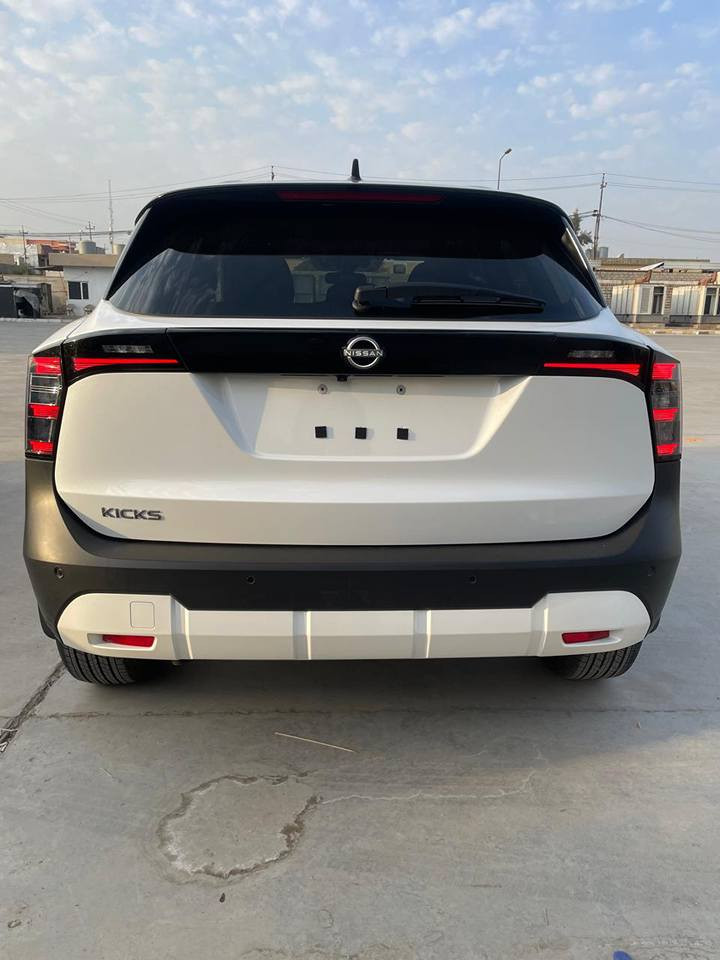 *تحية طيبة لجميع المتابعين*
السعر * 180 ورقة بيها مجال 
نيسان  كيكس موديل 2025. 
مواصفات SV. 
اللون ابيض وسقف اسود بلادي . 
السيارة ماشية 5 الاف ميل. 
المحرك 2000 اربعة سلندر. 
رقم الشاصي موجود مع الصور 

*المواصفات
*بصمة أبواب
*بصمة تشغيل
*شاشة كبيرة آيباد
*شاحن واير ليس
*كامره خلفية وأمامية 
*حساسات خلفية 
*رادار امامي (تحديد مسار)
*رادار جانبي (نقطة عمياء)
*رادار خلفي (تحذير من الاصطدام)
*هاند بريك إلكتروني
*فول تحكمات في المقود
*نظام AUTO HOLD 
AUTO START نظام*
AUTO STOP نظام*
ومواصفات اخرى كثيرة. 

الضرر
بدون صبغ
فقط pdr بسيط على جامرلغ امامي طرف سائق . 

السيارة كاتي تترقم
أربيل *سليمانية *دهوك. 

للاستفسار 
***********

مكان السيارة كركوك كركوك, العراق
