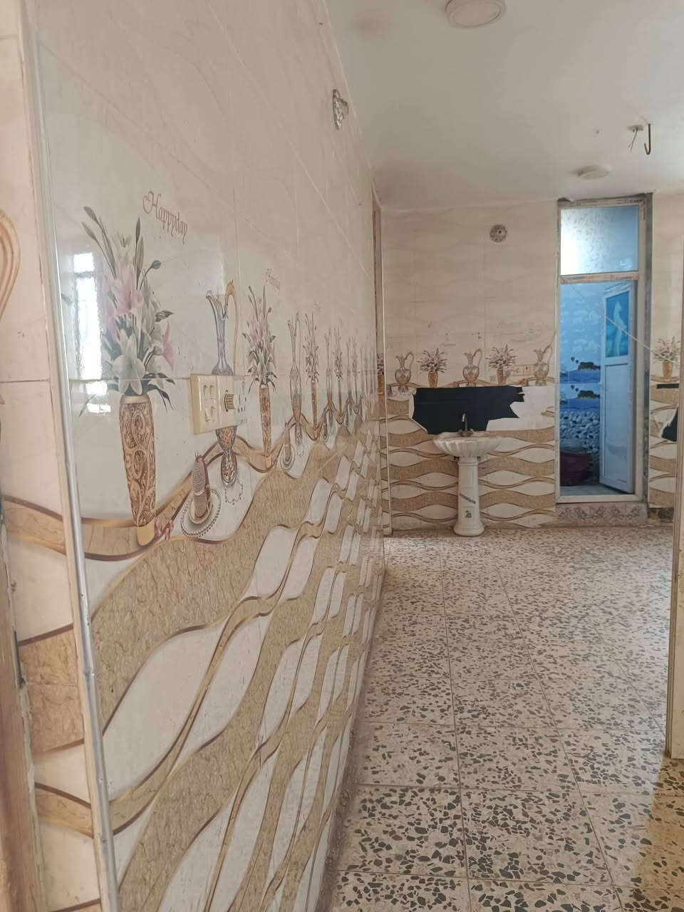 مكتب دالاليه الشريفي شقه للايجار حي العسكري شارع 80 قرب مخبز مهند  ***********
