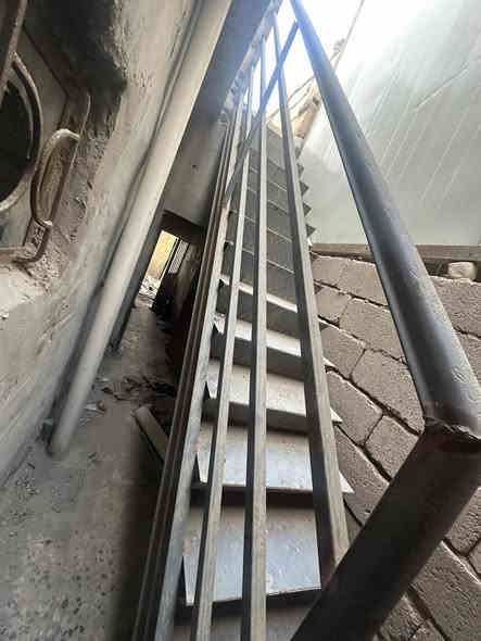 درج تفصال للبيع استعمال قليل 
عرض الدرج 60سم وطوله 4م 13بايه
القبله حي الحكيم ***********
