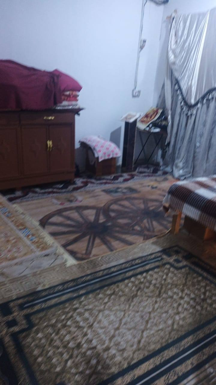 السلام عليكم دار زراعي يحتوي على غرفتين وديوانيه وصاله ومطبخ وصحيات
المساحه: 120 متر
العنوان ابي الخصيب طريق الوسطي 
قرب مجمع عبدالرضا
السعر 40 وبي مجال
تواصل ***********
