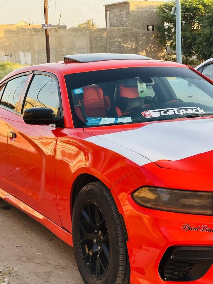 Dodge Charge        على بركه الله جارجر موديل اصل16  اصل
السعر140 مجال كلش بسيط  سياره مال جناي 
استفسار  على الرقم  ممتواجد ع النت اكرر ممتواجد ع نت  علماً  سياره  تغير لون 
***********
     

المحرك: 3.6 لتر Pentastar V6
* القوة: 292 حصان
* العزم: 353 نيوتن.متر (260 lb-ft)
* نوع الوقود: بنزين عادي (Regular).   

    أوتوماتيك 8 سرعات
* نظام تبديل يدوي AutoStick.   

صرفية الوقود

* داخل المدينة: حوالي 19 MPG (حوالي 8 كم/لتر).
* على الخط السريع: 31 MPG (حوالي 13 كم/لتر).
* المعدل العام: 23 MPG (حوالي 9.8 كم/لتر).   

    جنوط ألمنيوم.
* شاشة لمس Uconnect.
* بلوتوث.
* كاميرا خلفية.
* مثبت سرعة.
* تشغيل بدون مفتاح (Keyless Enter-N-Go).
* تشغيل المحرك بزر (Push Start).
* مكيف أوتوماتيك ثنائي المناطق

أنظمة الأمان

* 6 وسائد هوائية.
* نظام مانع الانغلاق (ABS).
* نظام الثبات الإلكتروني (ESC).
