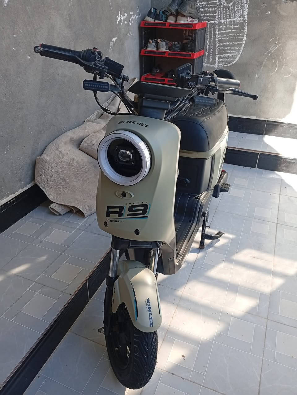 دراجه R9 ملف 1200 سرعته 109بطاريات خمسه ختم شركه ويلي شحنه لوحده تمشيك40 كيلو داجه نضيفه السعر 450 وبيه مجال مكان ابي الخصيب البهادريه وتساب***********
