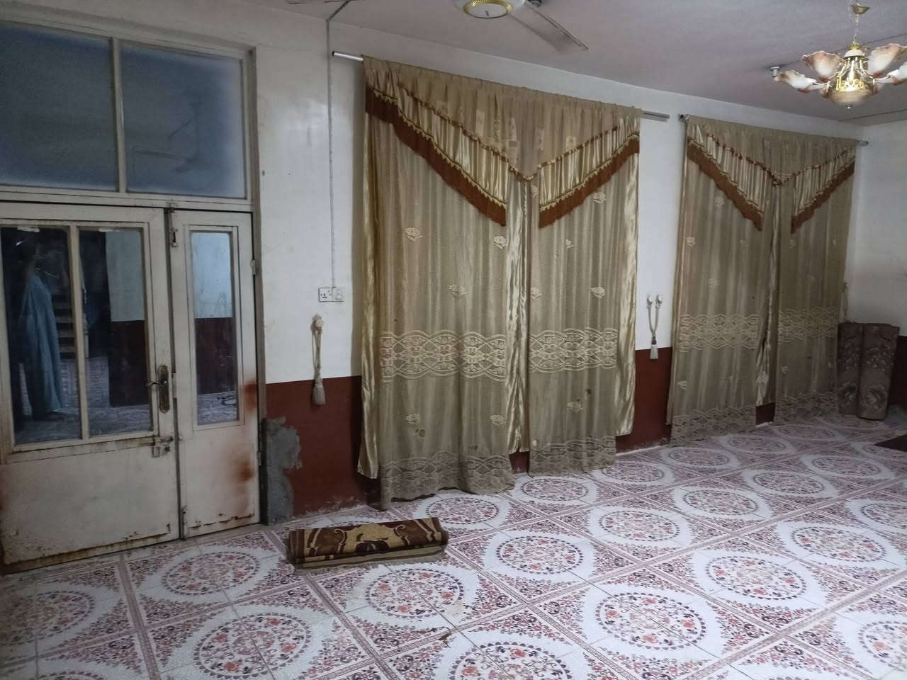 سلام عليكم 2000متر البيع اومراوس حسب القناعه بيه بيت 246تحت البناء كربلاء الحر السواده شارع مدرسة الحسام خدمات كامله سند 25تحويل بسم المشتري ***********(***********
