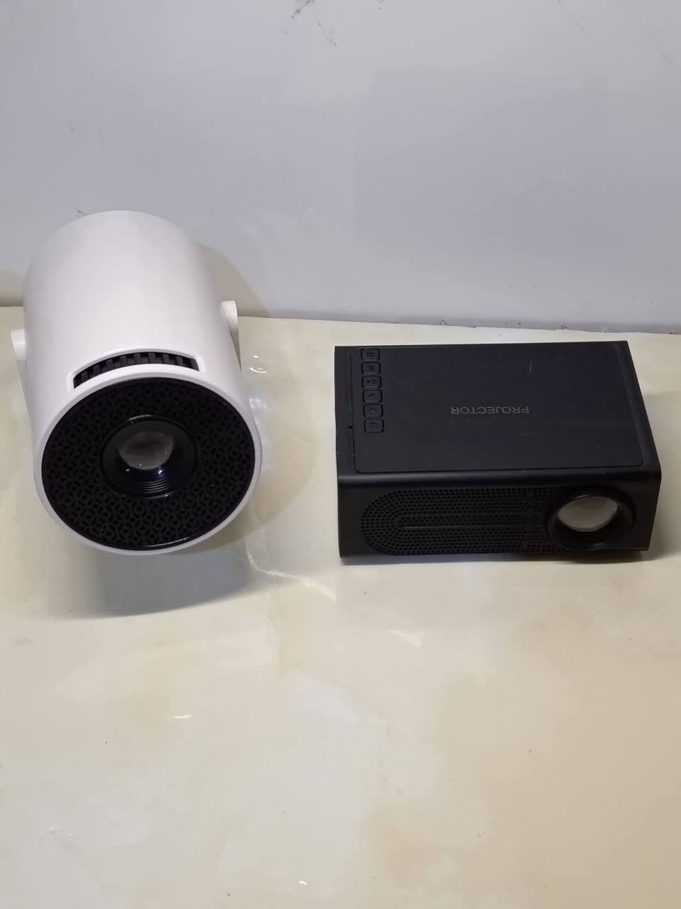 داتاشو فحم بيع عدد 3قطع
السعر 40الف العنوان بغداد مدينه الصدر


**إذا كنت صاحب هذا الإعلان وتريد حذفه لأي سبب، رجاءا أرسل رسالة إلى الدعم الفني**