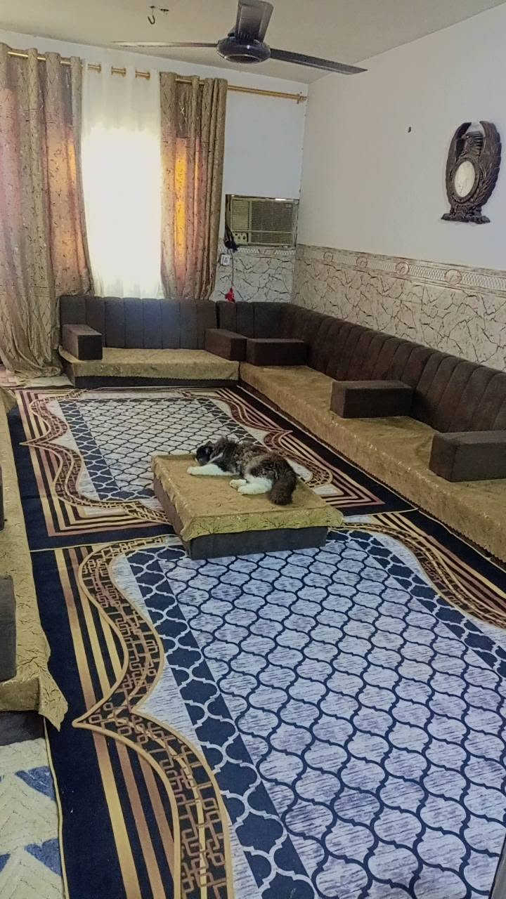 ديوان ارضي 13 متر نضيف كلش 450 و بي مجال
للتواصل ***********
