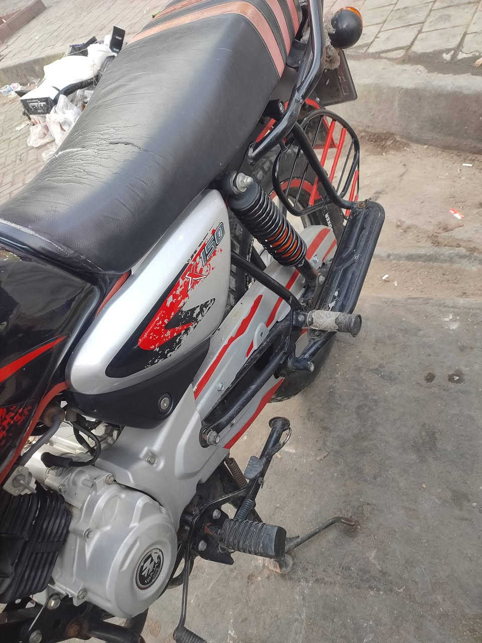 السلام عليكم دراجه بوكسر لبيع مرقم  بسمي مكان بغداد العبيدي السعر 2100 وبيه مجال  الاتصال ***********
