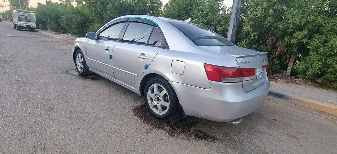 سلام عليكم سوناتا موديل 2006 رقم بغداد انكليزي سعر 68 وبيه مجال قليل ( مكينه 6 سلندر حاويه شاده تبريد ثلج تخم تاير حداديه جاهزه طايحه عليه سقيفه ومبدله قماره فقط عنواني النجف للاستفسار ع الرقم ***********
