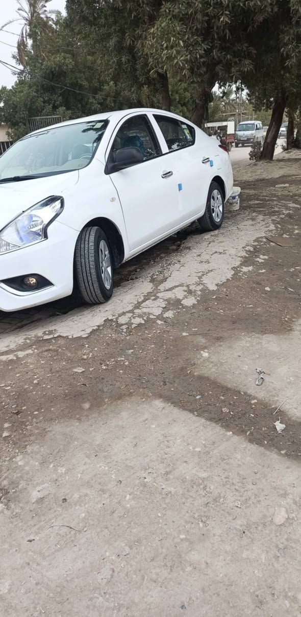 نسيان هندي موديل 2017
رقم أربيل بسم شركه دلير خسرو 
وكاله أو تحويل مضمون 100٪
بيها قطعتين صبغ بدون ضربه قويه 
محرك وكير مكفولات حداديه جديده تخم تاير جديد تبريد ثلج مكانه كوفه ***********
