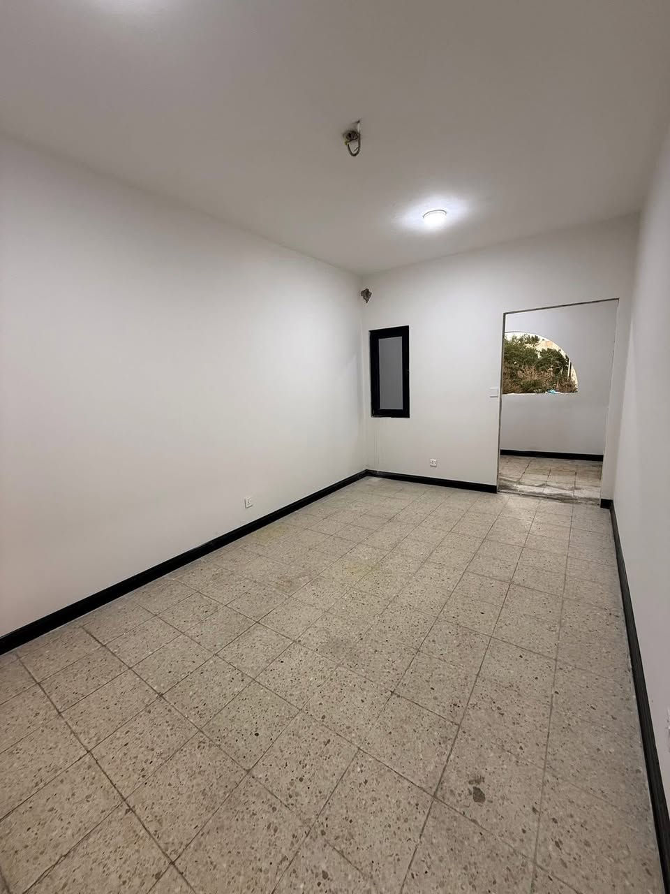 #للايجار___في___السيديه
شقة طابق اول تحتوي على 

3غرف نوم وصاله ومطبخ وحمام 

بدل الايجار 750

للاستفسار ***********

مكتب الفهد الهندسي للأستثمار العقاري
