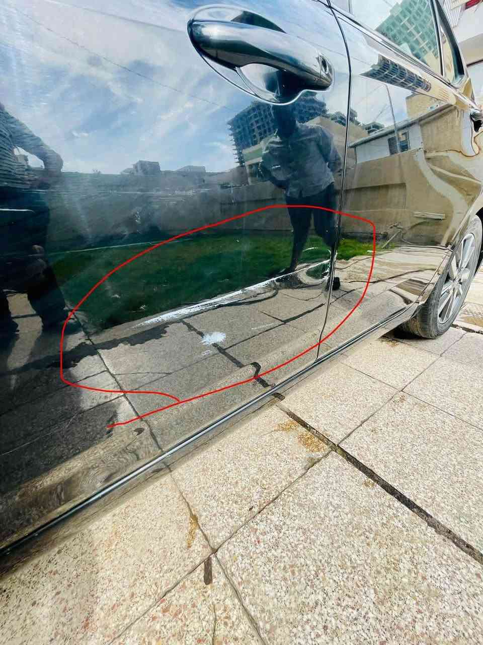 السلام عليكم اخوان 
للبيع نيسان فيرسا موديل 2020 رقم بغداد باسمنا 
لو اسود السيارة وارد امريكي حادث امامي وبيها بعض الملاحظات والشخوط واضحة بالصور مواصفات شاشه وبصمة تحكم ستيرن 
اخواني الاعزاء السيارة نظيفة وشغال كلشي بيها استخدام بنية بس تحتاج ترتيب 
مكانها بغداد اليرموك تجي وتفحص بعينك 
سعرها مناسب ب98 ورقة وبيها مجال بسيط جداً 
***********
