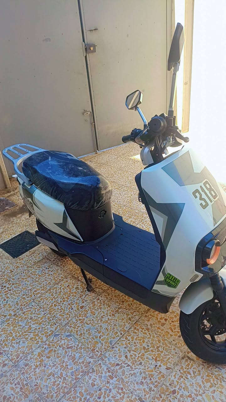 ماطور 318
مواصفات 
6 باتريات شرط
 ملف عقل بطاريات شرط
شاحنه اصليه
وايرمنيه كامل شغال 
السعر 650
التواصل علئ الرقم
*********** واتساب
