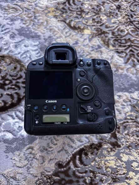 بدي كانون 1d x mark ii 
مع شاحن الأصلي ، مالها
ومع بطاريه الأصلي ، مالتها
السعر 
مليونين و٢٥٠ وبيها مجال

للتواصل خاص 
و واتساب
***********
