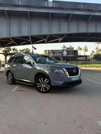 باثفيندر نيسان 2023 بلاتينيوم  السعر 240$ ماشية  49كم 07719610695