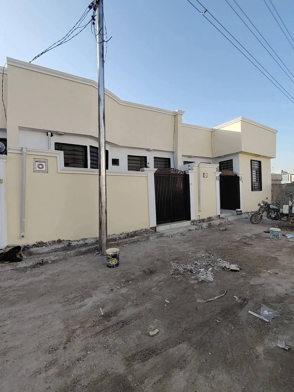 بيت🏠🤑 34مليون وبيه مجال 🤑
*********** 

بيت مساحه 100م #طابو_زراعي سند 25

#قريب_شارع_لحولي 

(عنوان لمكتب ) 

(  عمود 317 شارع الصب مقابل ملحق قريه الغدير                                

بيت جاهز مفتاح 🔑 

أساس وسقف صب مركزي 

منطقه كامله السكن #شوارع_تبليط 

غرفه نوم وصاله ومطبخ واستقبال حمامات داخليه وخارجيه وكراج 

#مدارس // ماء//. كهرباء//. تبليط  /. خط مولد ذهبي 

وتساب

*********** 

ملاحظه// توجد لدينا كل المساحات من دور او قطع
