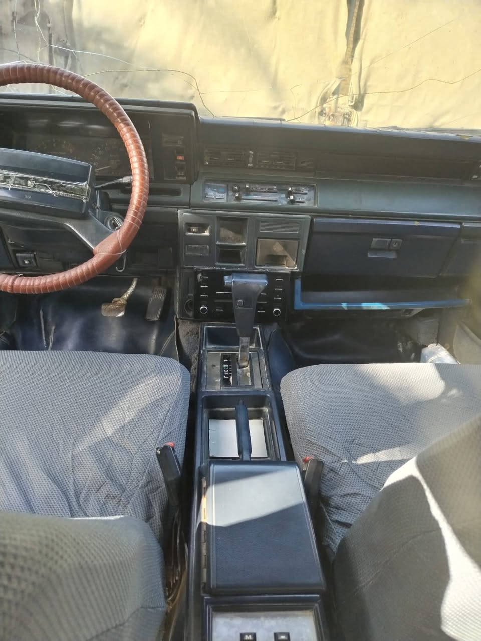 للبيع سيارة باسمي  ب 35 ألف  ، رقم الهاتف  ***********
