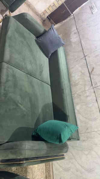 تخم تركي سرير قلاب 10 مقاعد نظيف 
سعره 450 وبي مجال لبياع 
يوجد توصيل بكروه ب واتساب
***********
