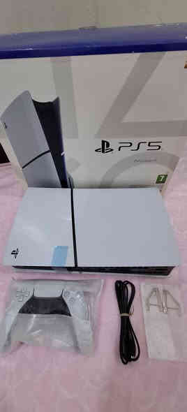 السلام عليك بلي 5 سلم واحد تيره كسر كارتون السعر ٦٥٠ الف مكاني دوره حي اسيا *********** الجهاز مستخدم يومين فقط لاغير حته الجوستك بعده على شحن الشركه
