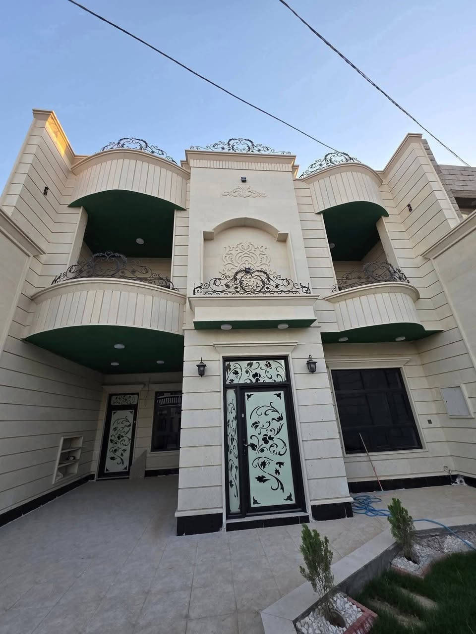 #السلام عليكم 
#دار للبيع زيرو #تكريت الديوم 
#منطقة 14 الف خلف ماركت الزوبعي 
#خلف تجاري
#شغل درجة اولى 
#قرب المدارس 
#مساحة 300 م
10×30
#شارع 15
#طابقين 4 غرف نوم  #وحده من الغرف سويت 
#صالةواستقبال 
#مطبخ حار بارد 
#مناور 2 
#مجموعه صحية 3
#الواجه حجر .#الدار كله سحب 
#السعر ٢٣٠ مليون وقابل للتفاوض 
#للاستفسار/ ***********
