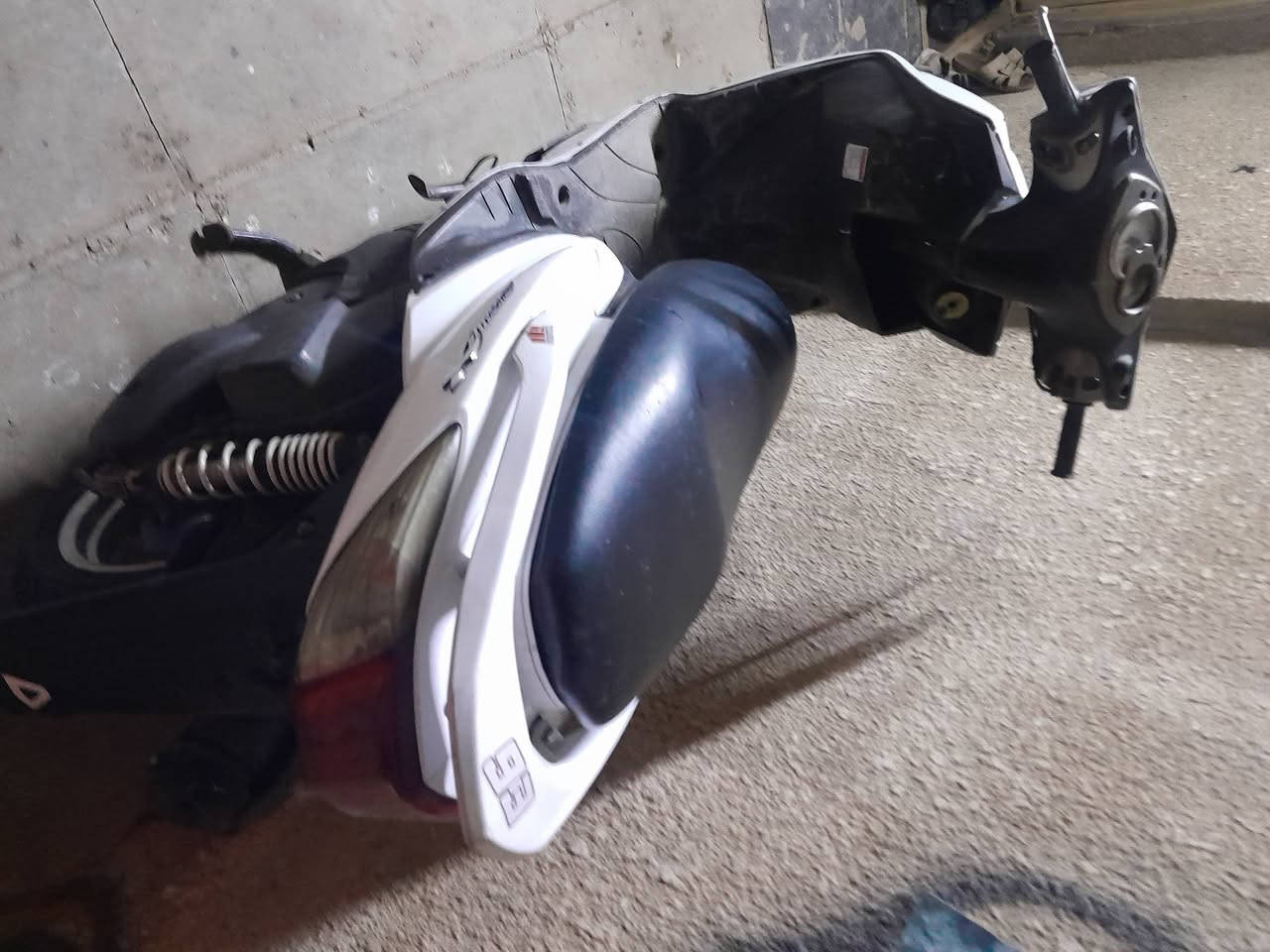 السلام عليكم دراجةسكنس للبيع على كل من يرغب الشراء الاتصال بالرقم ***********
