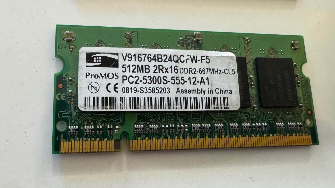 512MB 2Rx16 PC2-4200S-444-12
رام لابتوب مستخدم شغال على الفحص 
PC2
Size 512 بغداد, العراق


**إذا كنت صاحب هذا الإعلان وتريد حذفه لأي سبب، رجاءا أرسل رسالة إلى الدعم الفني**