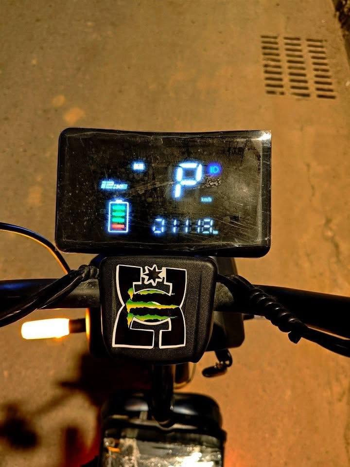 السلام عليكم 🌙✨
دراجة شحن للبيع 🏍️🛵
موديل 2025 جديدة 🆕

🔋 5 بطاريات ليثيوم داخليات، عدد تمشي 30 كيلو 🚀
📟 شاشة حاكية + سماعة MB3 بلوتوث 🎧📞
🚦 نظام Park 🅿️
👤 بصمة تقفيل + تفتيح + انذار + تشغيل عن بعد 🔐🔓
🏎️ سرعة 80 🚀
💡 لايت عدسة LED + ليلي + نهاري + 4 إشارات + هورن 🚨🔦

دراجة جديدة، تاخذها متخسر عليها شي ✨، الشاشة عليها لزكة ماشايـلها لهذا ما واضحة بالتصوير 📸. شاحنة أصلية وياها، بلاية مابدل شي 🔌✅.

تواصل وياي على خاص 💬📲
عنواني بابل 📍


**إذا كنت صاحب هذا الإعلان وتريد حذفه لأي سبب، رجاءا أرسل رسالة إلى الدعم الفني**