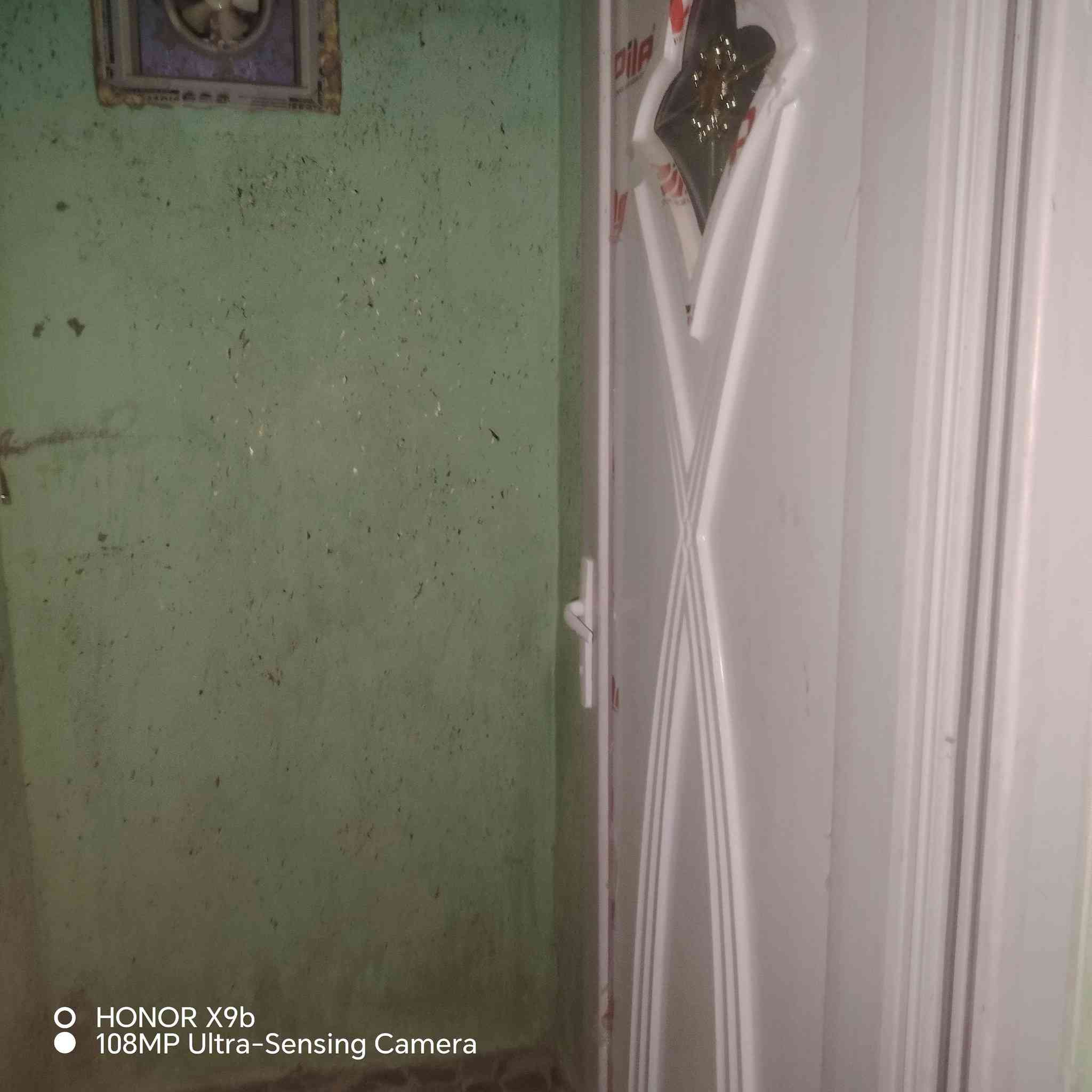 سلام عليكم  بيت للايجار  50 متر غرفه وصاله ومطبخ البيت كلش  نضيف اريضه كاشي وسقوف  من كلشي جهاز البيت قريب ع شارع المطار الجديد شارع الحوزه   ***********
