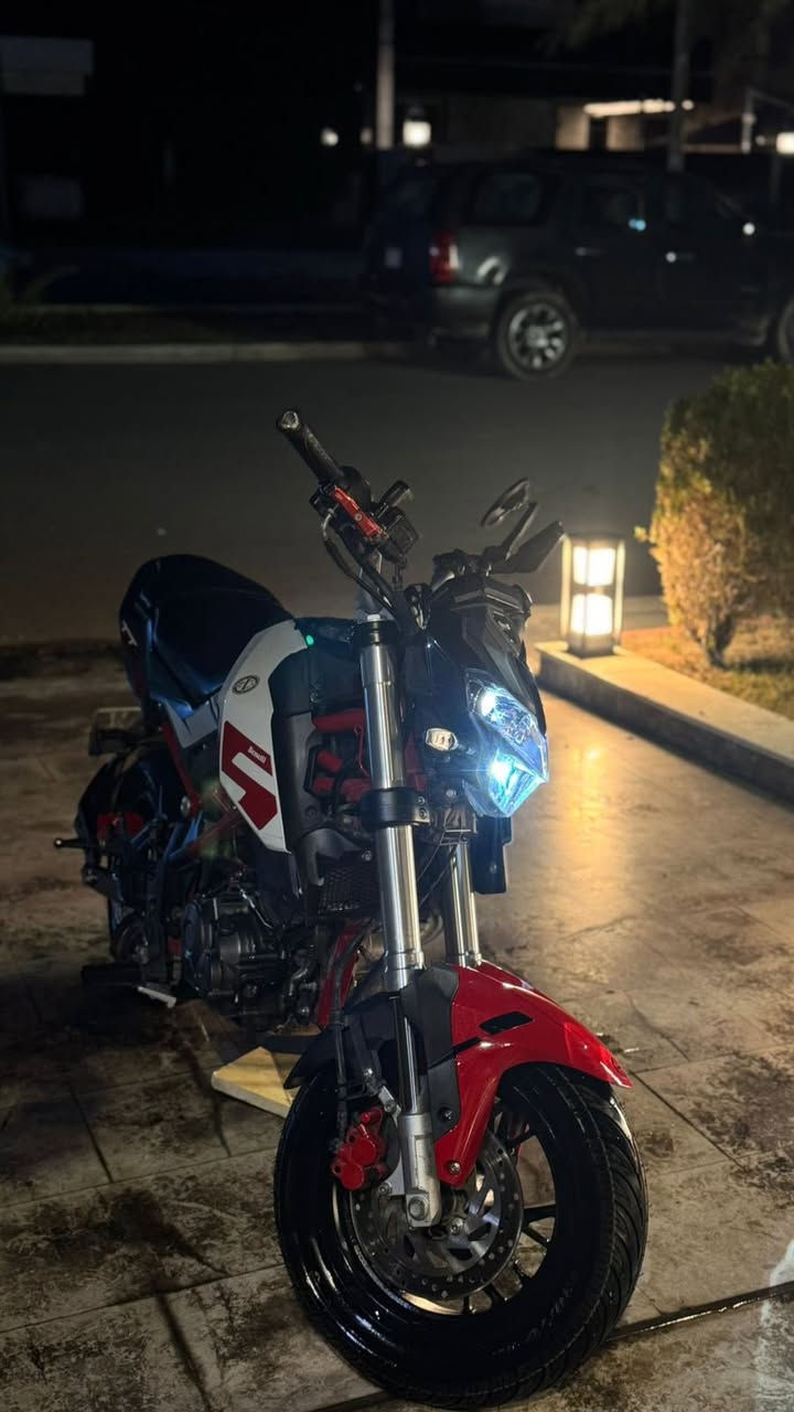 سلام عليكم دراجه بنلي 135 مرقمة بغداد وسنويه موجوده غراضها كامله دهنها كل 10 ايام وبانزين بس محسن مكاني بغداد سيديه السعر ع خاص وباقي لتفاصيل وملاحضه نقصها فقط صالنصه ***********
