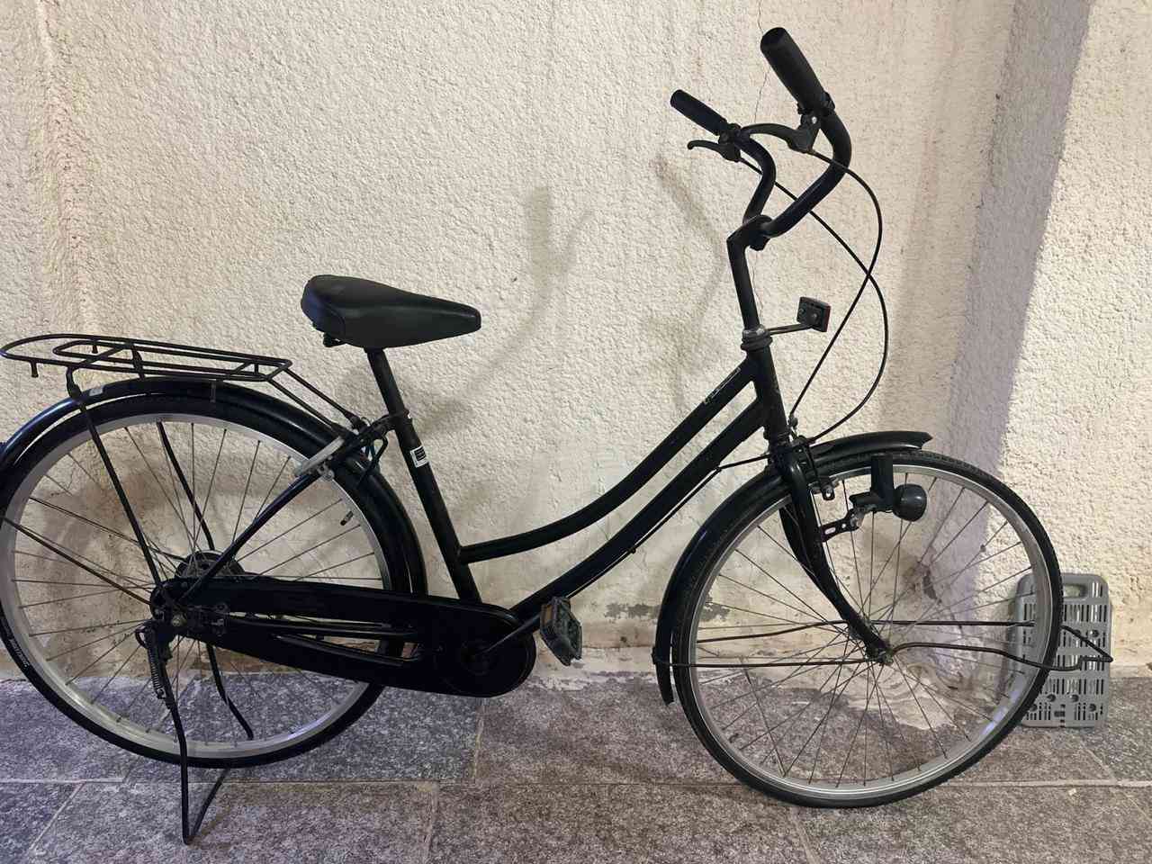 للبيع
السعر مناسب جدآ
كلهن نضيفات وممستعملات 
***********
