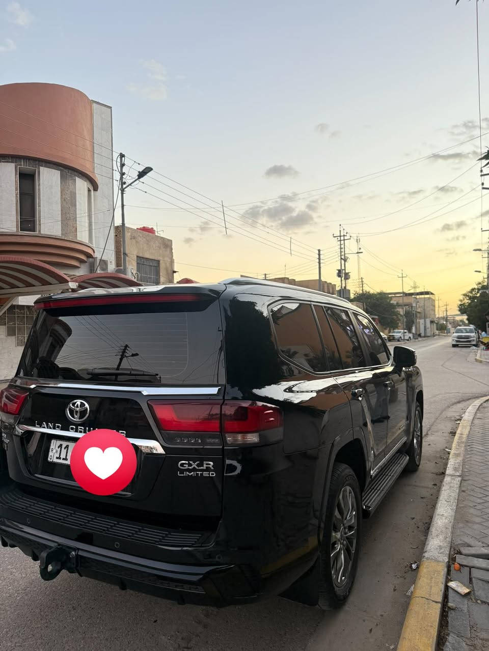 السلام عليكم لاندكروز بريمي 2024 GXRلمتدد توين تيربو لون اسود داخل بيجي ماشيه16الف مغلفة ppf كفالة عامة بعدها زيرو السعر 780ورقة مكان السيارة بصرة استفسار *********** رجائن المو شراي لا يتصل ويكسر بل سياره
