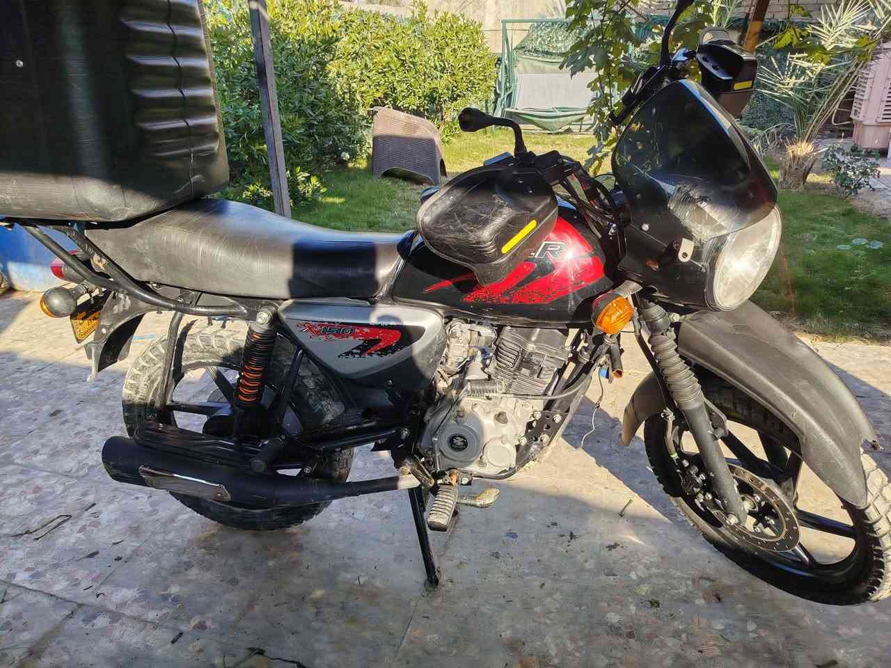 السلام عليكم  بوكسر لبيع 23 مرقم  دراجه  نضيفه ابسمي مكان بغداد الزعفرانيه السعر 2300 وبيه مجال  
***********
