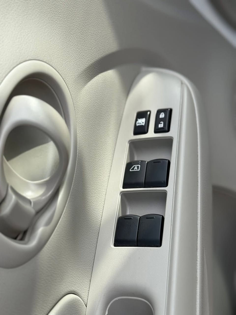 نيسان سني موديل 2024
ماشية 51 الف 
تربيد قطعتين 
تخم تاير 
السيارة جديده كلش 
بيها بارد باب الخلفي شي بسيط ورصعتين صغار 
رايدها 121 $ وبيها مجال بغداد المنصور رقم اربيل 
*********** وسام
