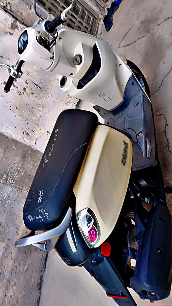 للبيع بوليسي امختمه كلها وكيلها الحمداني موديل 2016 الي ميعرف بيها لا يكسر بيها ياباني وليس صيني عنوان كربلاء  *********** السعر خاص ومعروفه اسعارهن هنه
