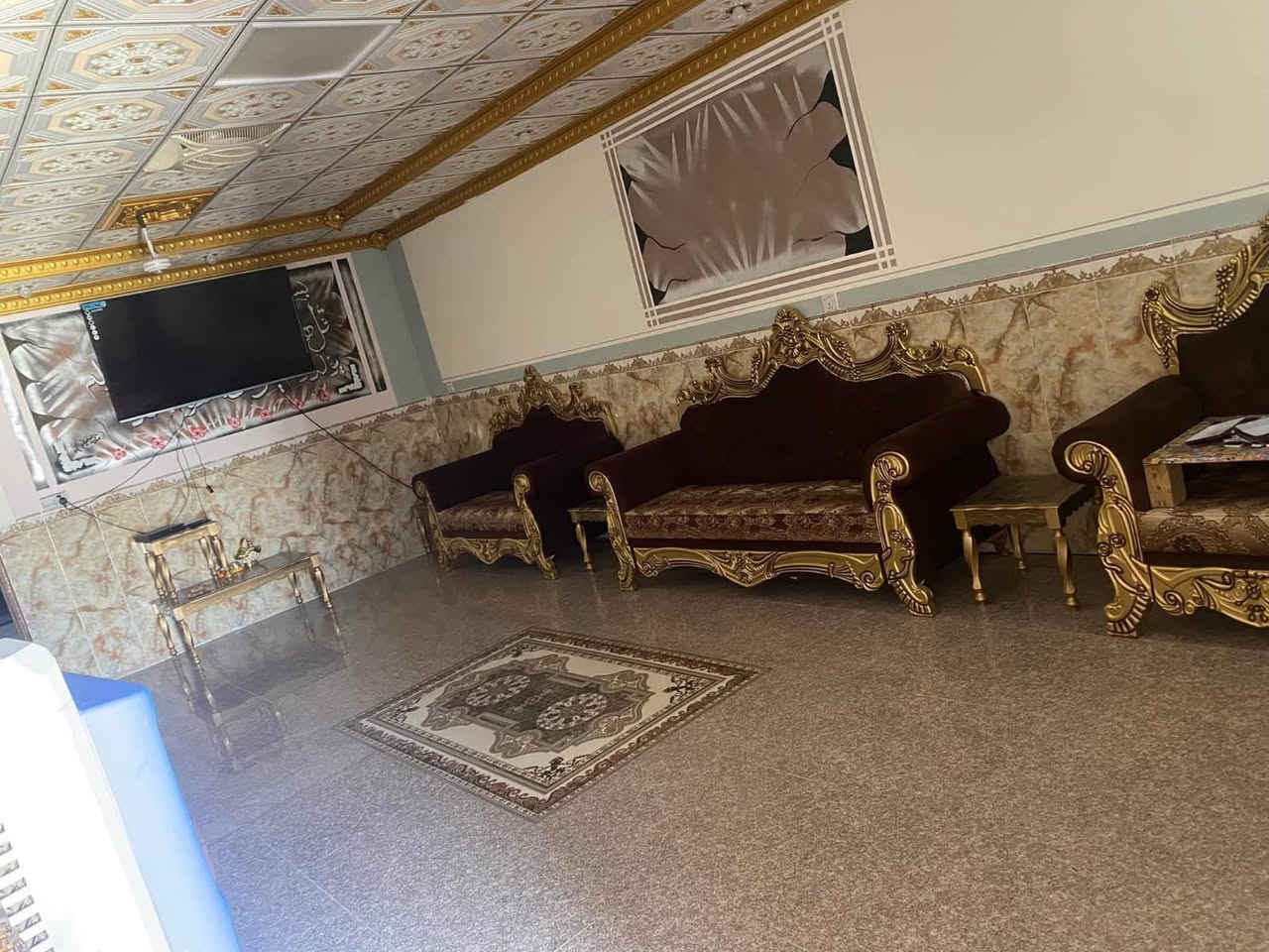 دار للبيع – موقع مميز
📍 الموقع: تكريت – الديوم
📐 المساحة: 300 متر
📏 الواجهة: 10 م
📏 النزال: 30 م

مواصفات الدار:
 • صالة داخلية واسعة
 • غرفة ضيوف (خطار) كبيرة جداً
 • 5 غرف نوم
 • مطبخ بنظام حار وبارد
 • حمامات داخلية وخارجية
 • موقع مميز جداً على شارع مبلّط
 • الشارع المقابل بعرض 30 م

قريب من:
 • جامع الشفيع محمد
 • مستوصف الديوم
 • المدارس
 • السوق
 • العيادات

💰 السعر: 200 مليون (قفل)

🔍 المعاينة متاحة، وتكدر تشوف الدار بعينك وتدققه بالكامل
🏢 وإذا تحب تقييمه عن طريق المكاتب العقارية، ماكو أي مانع

📞 للاستفسار والمعاينة:
***********
***********
