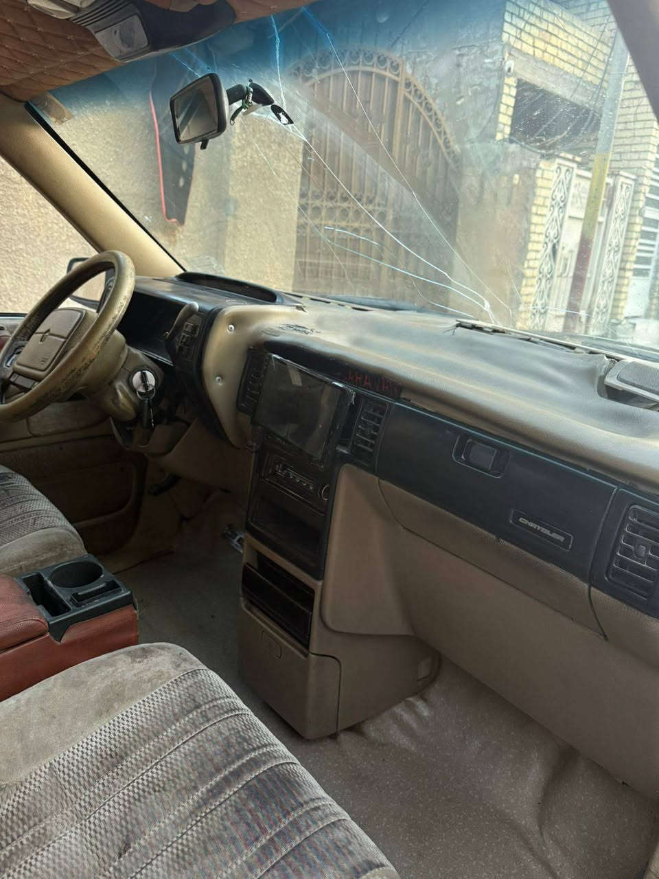 اسلام عليكم ورحمه الله وبركاته 
للبيع سياره دوج موديل ٩٣ رقم كربلاء.  الدولي السياره الطويله امحدثه كير ومحرك ٣٣٠٠  مال موديل ٢٠٠٧ حاويه  السياره ابلاديه دكت جاكوج مابيهه عله وضعيت الشركه بس جارده 
٣ قطع تبريد بس تربط الكمبريسر وتشحن غاز
كشنات كهرباء سياحي  شرط التحويل 
مكان السياره بغداد البياع  
سعرهه ٣٨ ورقه وبيهه مجال حك الجيه 
رقم الهاتف  ***********  السياره احلى من الصور وبلعافيه عله الي ياخذهه
