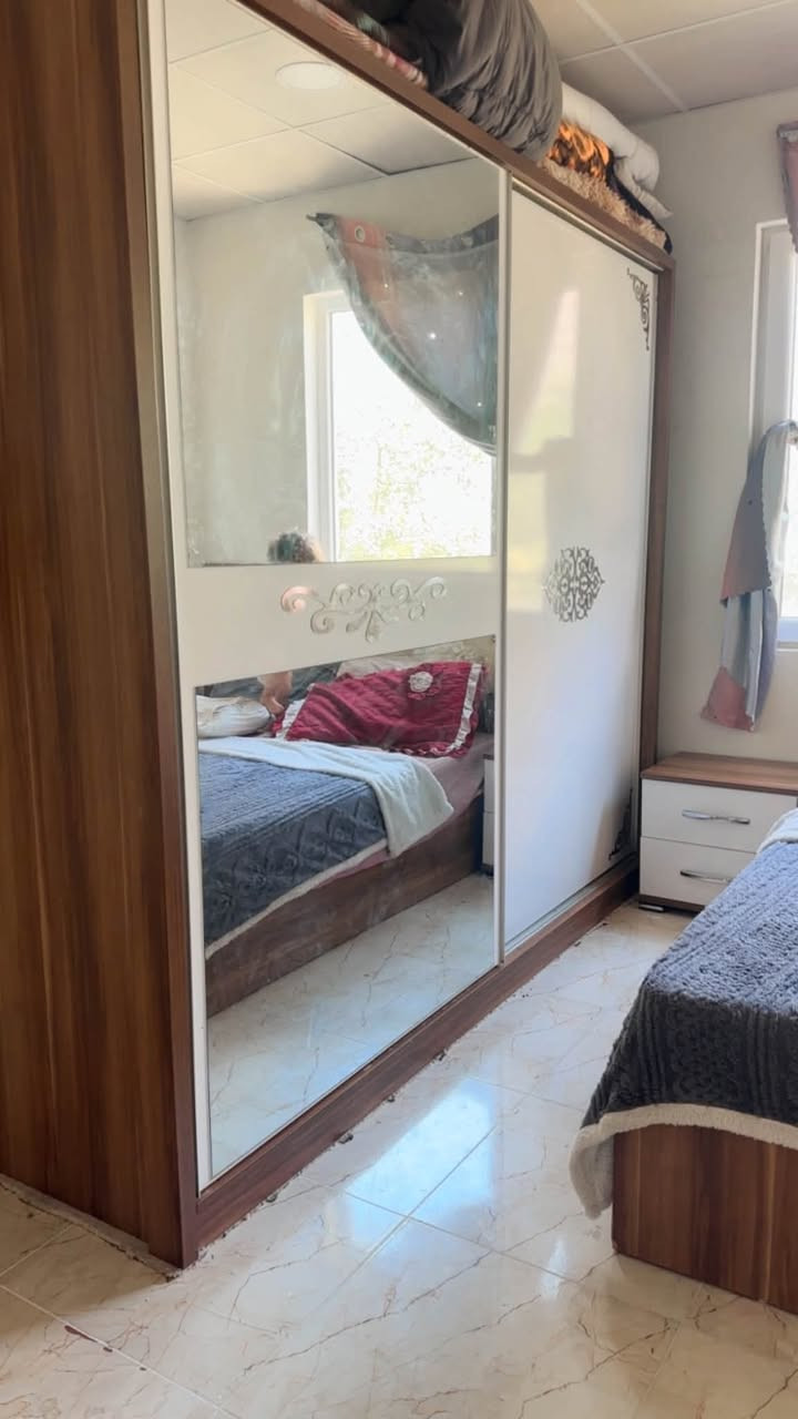 السلام عليكم بنات ؏ــندي . هاي الغرفه للبيع بسعر 350 نضيفه كولش + دوشك الجربايه وياها


**إذا كنت صاحب هذا الإعلان وتريد حذفه لأي سبب، رجاءا أرسل رسالة إلى الدعم الفني**