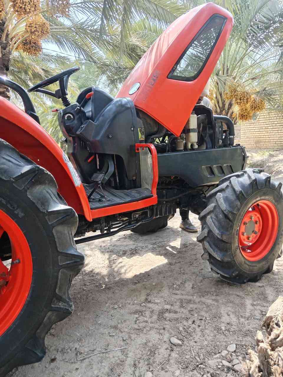 السلام عليكم للبيع كيوتي مشتغله ٣٠٠٠ ساعه مكينه منزليله رنكات وراه رفاسه جديد وفدان بيه كتاب اسويلك وكاله السعر ١٦ ونص وبيه مجال لشراي *********** مكاني واسط صويره
