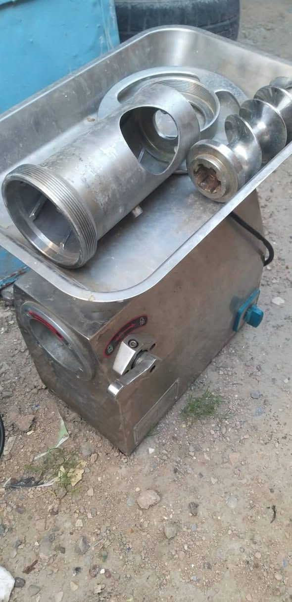 الى اصحاب المواكب و الكافتريات والمطاعم غراض طبخ الموجودات بالصورة طباخ عينين و كابسة صاج غازية و شواية برگر و مگشارة بتيته ( الياخذهن شلعة أرخصله من المفرد ) هذا رقمي ومكاني سماوة واتساب او اتصال 

***********
