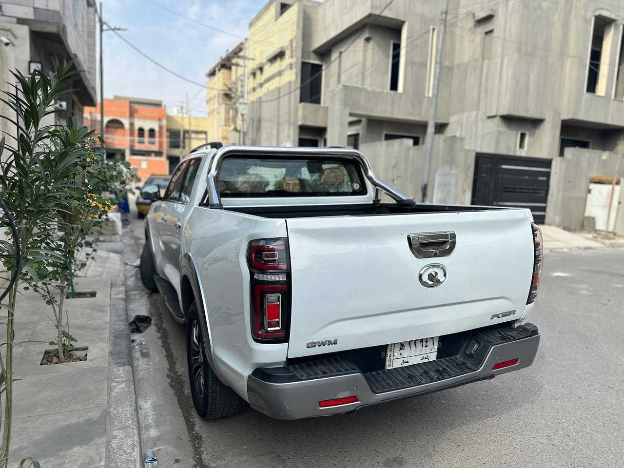 السلام عليكم... باور موديل 2023 رقم بغداد بانزين اعلى فئه فول مواصفات الداخل مشمشي ماشيه 62 الف مكفوله عدا ضرب في باب الصندوق  السياره بأسمي وتحويل مباشر باقي المواصفات معروفه للاستفسار *********** والسعر 200 وبيه مجال ان شاء الله
