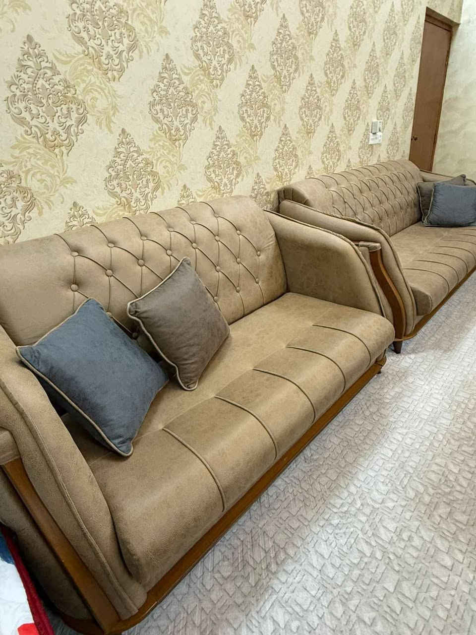 قنفات تخم ونص تخم للبيع.
التخم جلد، تفصال عراقي، استعمال بيت ونظيف، ما بيه شي.
الاستعمال قليل ومحافظ عليه، مريح وشكله مرتب.
البيع بسبب عدم الحاجة.
السعر:
تخم واحد 950
نص تخم 550
المكان البصرة القبلة حي الجامعة.
للاتصال: *********** البصرة, العراق
