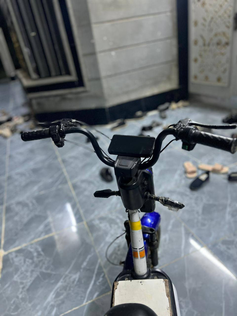 السلام عليكم
موطور شحن عايزو كرت  للبيع السعر(175) او امراوس ابموطور بانزين رقمي ***********
‏‪
