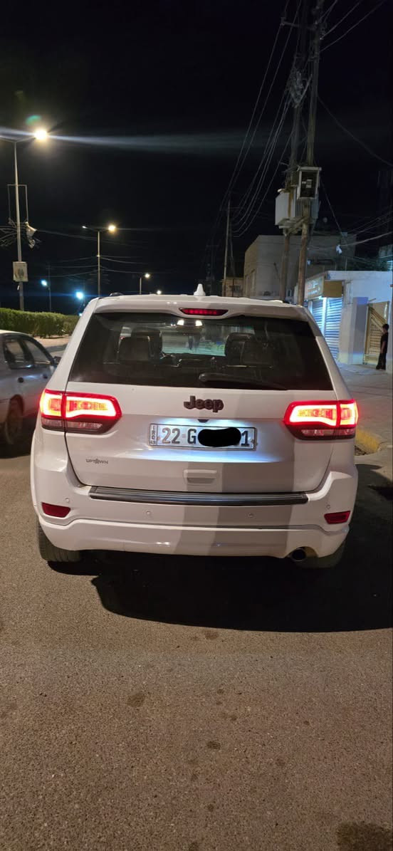 السلام عليكم
للبيع فقط 
————————-
النوع :- جيب كراند شيروكي 
الموديل :- 2021 
اللون:- ابيض 
سعه المحرك :- 6 سلندر 
الرقم :- شمالي 
الوارد :- أمريكي 
الحادث :- مرفق بالمنشور 
——————————————
      المـواصـفـات فول 1/1 
1- بصمه أبواب + تشغيل 
2- صندوق كهرباء 
3- لايت ليد 
4- تبريد + تدفئه كشنات 
5- تحكمات ستيرن 
6- تحكمات كشنات 
7- شاشه + كامره خلفيه 
8- انضمه قياده 
9- كشنات جلد 
10- فتحه سقف _ بانوراما 
11- تشغيل عن بعد 
12- رادار خلفي وجانبي 
13- تبريد قطعتين منفصل 
14- اشاير بالمري 
15- بصمه أبواب 
       باقي المواصفات معروفه 
————————————————-
مكان السياره :- بغداد 
السعر :- 235$ وبيها مجال 
للاستفسار او اتصال 
***********
