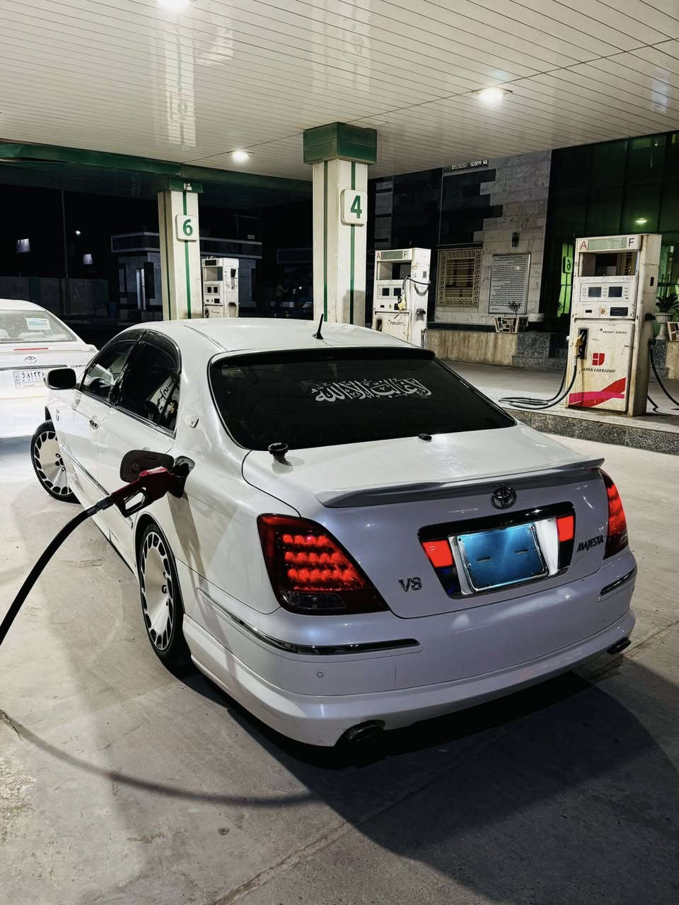 للبيع تيوتا ماجستا. 2007 V8
ادوااات بيها كصه قماره فقط بلكارتون 

المواصفات👇 
5دكم 
تحويرة نجف  جوة ودشبول امارات 
ترايك 180وتهد ستيرن.
✅ محركها V8 الحجم 4300.
✅ داخل جلد اسود ملكي اصل.
✅جوبلسات السياره وعليها جهاز تهبيط تنزل وترفع بيدك 
✅ويل مايباخ اصلي وتخم تاير جديد 
✅ تبريد امامي خلفي3قطع.
✅ 3قطع بردات خلفيه.
✅ اربع كشنات كهرباء.
✅ 3برده خلفيه وجانبيه كهرباء اصليه.
✅ 5بصمات ابواب+بصمة تشغيل+ صندوك شفط 
✅ كشنات خزن ميموري.
✅ حساسات  امامي وخلفيه
✅ كامره خلفيه 
✅ بگ لايتات لد اصل.
✅ ثلاجة
✅ مري ترحيب عند الاقتراب+اشاير بالمري والجملغات.
✅ ستيرن كهربائي
✅ مري كهرباء. شفط
✅ تحكم ستيرن+كروز تثبيت سرعه.
✅ جنطه جكات كهرباء شفط.
وباقي المواصفات المعروفه لل5دكم..

العنوان/ الدجيل
للاستفسار📞اتصال ***********💥

واتساب —*********** واتساب فقط 
السعر/(58) وبيها مجال ♈️
