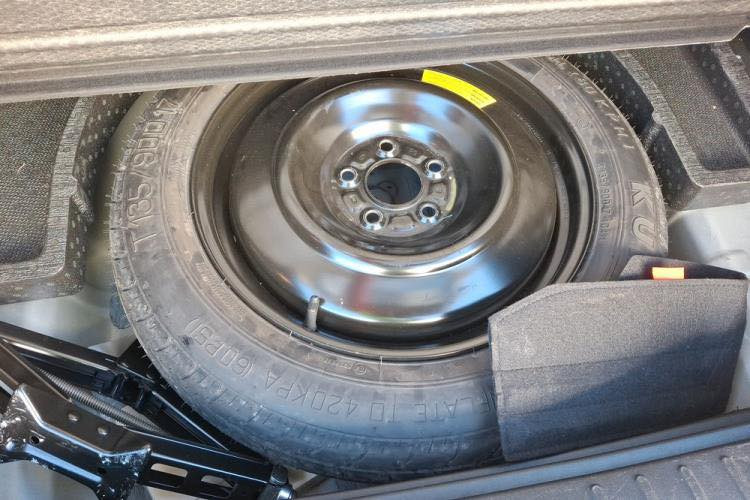 🚗 للبيع: توسان موديل 2024

- النوع: هيونداي توسان  
- الموديل: 2024  
- المواصفات: ايرباك + تبريد (بردة)  
- الحالة: ( جيد)  
- اللون: (سلفر)  
- الممشى: (60 الف)  
- المواصفات الإضافية: (شاشة، كاميرا، حساسات، فتحة سقف… إذا موجود)

💰 السعر: (13500) واصل حرة السيارة حاليا في الحرة

📍 الموقع: (السيارة في الحرة الاردن

📞 للتواصل: مكتب القمة
رقم الهاتف: (*********** محمد )
او ***********
او تواصل مكتب مزاد القمه 
🔹 السيارة بحالة ممتازة وجاهزة للفحص
🔹 واصل للعراق حرة 17000
او شهداء 150$
