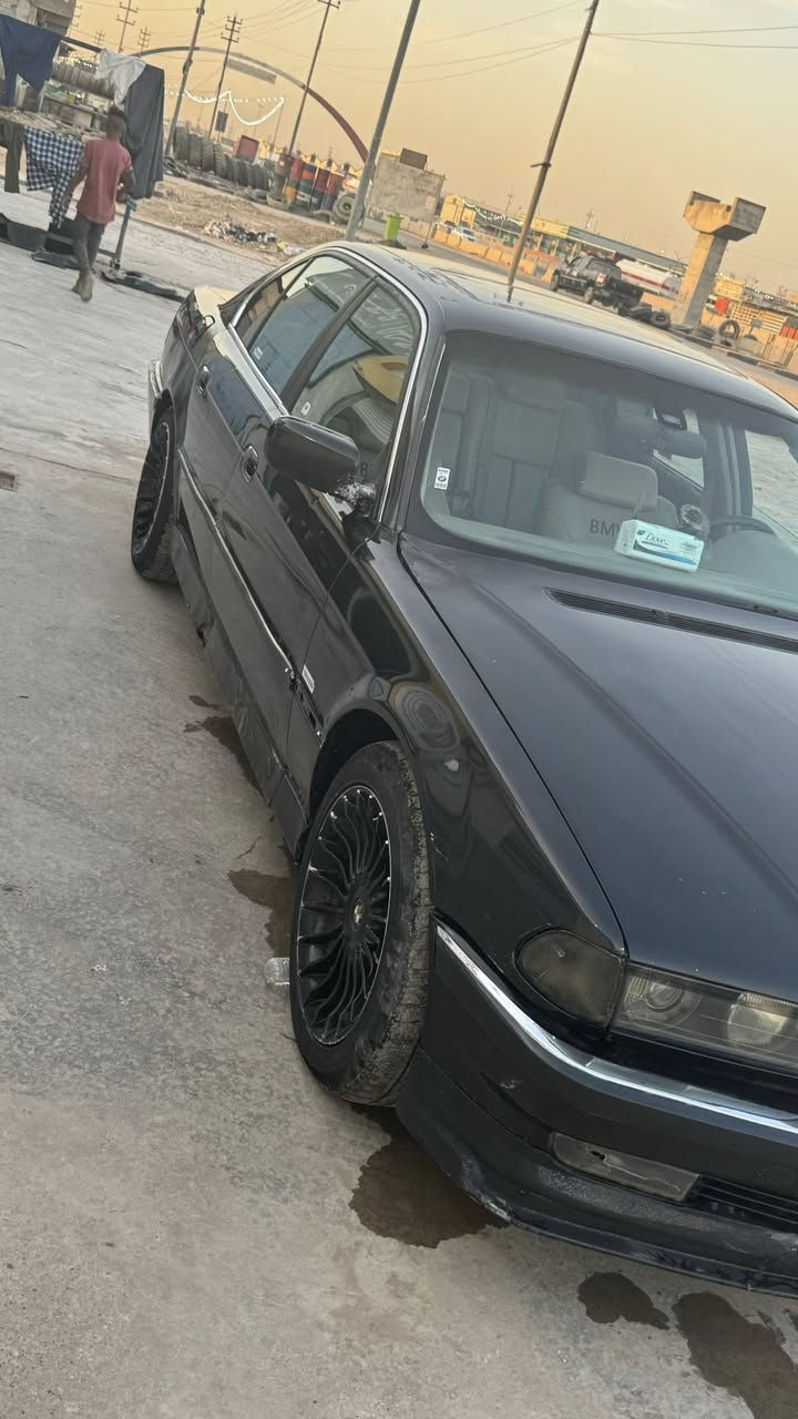 السلام عليكم 
كاسحه 740 1997 للبيع او المراوس 

55$ وبيها مجال ***********
