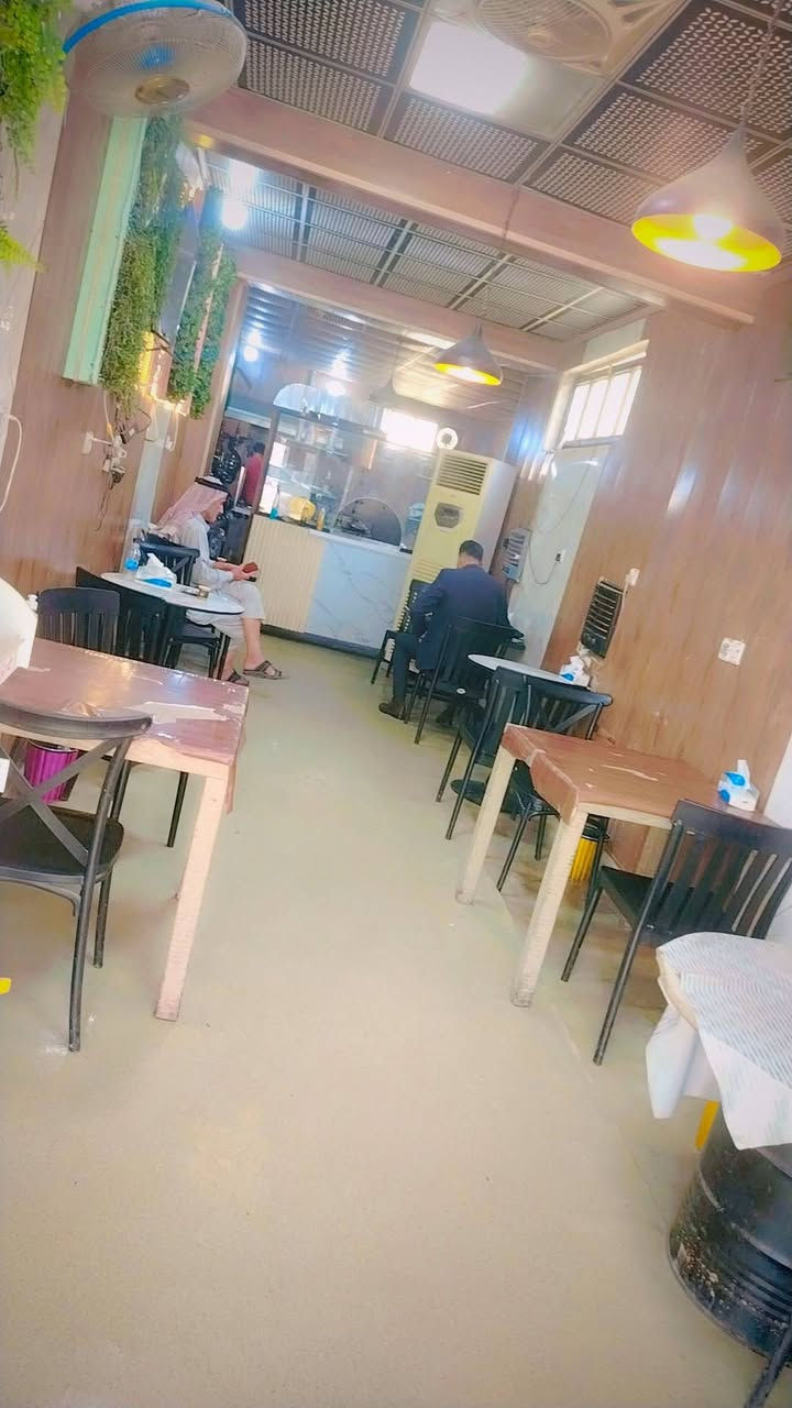 مكلف بالنشر للبيع 
مطعم وكوفي السياف للريوكات الصباحية 

#العنوان 

مقابل محكمه الفلـوجة الجديده حي العسكـري

#التفاصيل

مطعم مؤثث بالكامل مع كافة ملحقاته مع الطباخات وتغليف الجدران والتبريد والأراكيل. 

#الموقع

من أفضل المواقع على مستوى الفلوجة

#سبب_البيع

عدم التفرغ بصوره صحيحه

#ايجار_المطعم

700 الف شهرياً 

#سعرالبيع

8 مليون دينار 

#للتواصل الأتصال على رقم ***********
