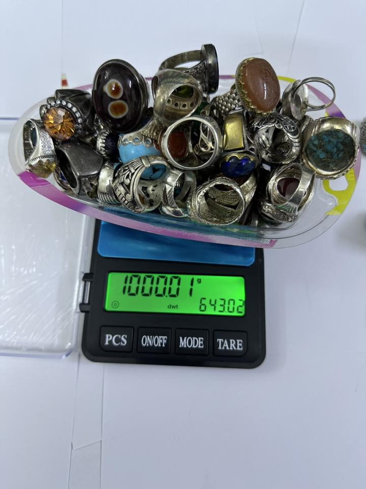 السلام عليكم ورحمة الله 

{ مكلف بالنشر }

محابس عدد 86
زناجيل عدد 5

مسباح عدد 1

الوزن الكلي 1.570 غرام 

السعر الكلي 5000.000 مليون 

مكانهن بغداد وتوصيل ماكو عنده


**إذا كنت صاحب هذا الإعلان وتريد حذفه لأي سبب، رجاءا أرسل رسالة إلى الدعم الفني**